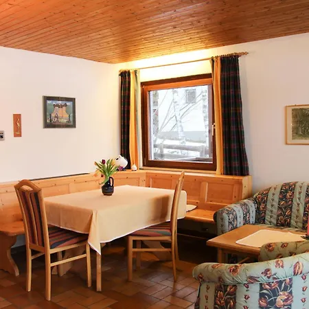 Haus Wandl شقة